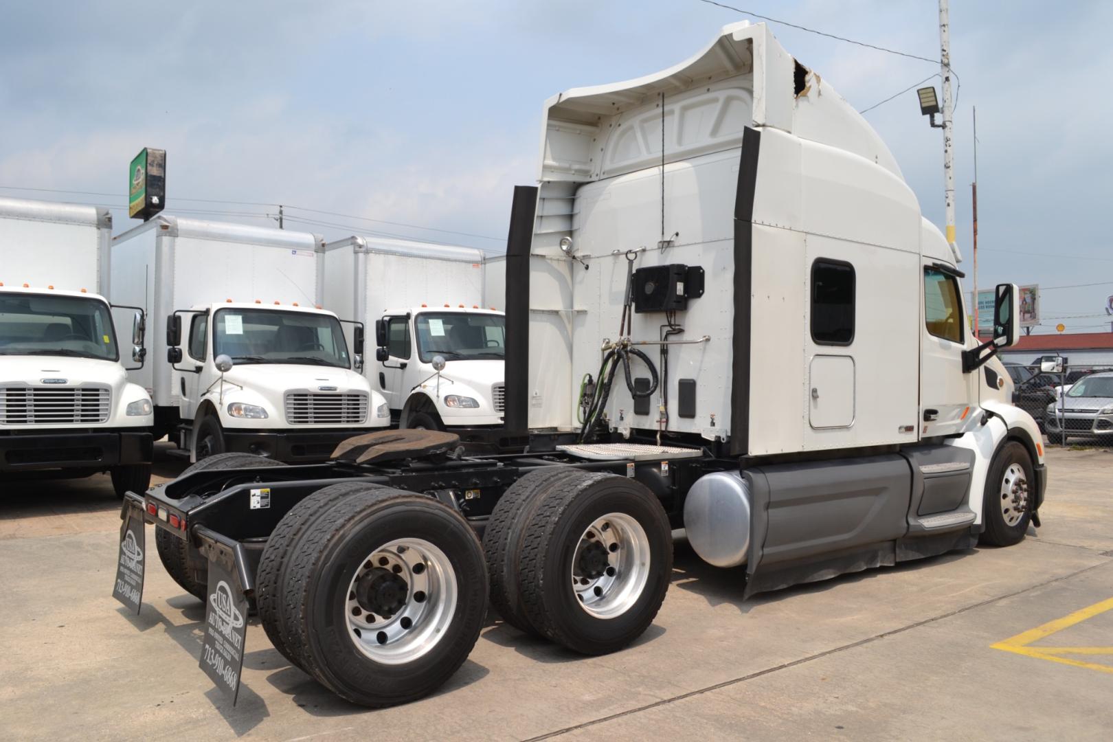 2017 WHITE /BLACK PETERBILT 579 EPIQ with an PACCAR MX13 12.9L 455HP engine, E.FULLER ADVANTAGE 10SPD AUTOMATED transmission, located at 9172 North Fwy, Houston, TX, 77037, (713) 910-6868, 29.887470, -95.411903 - 65" MID ROOF SLEEPER, DOUBLE BUNK, AIR SLIDE 5TH WHEEL, DIFF LOCK, AIR RIDE, ENGINE BRAKE, ELECTRIC APU, BUILT-IN NAVIGATION, MINI FRIDGE, ALUMINUM WHEELS, POWER WINDOWS , LOCKS, & MIRRORS, DUAL 135 GALLON FUEL TANKS, WB:230", RATIO: 2.64 - Photo#4